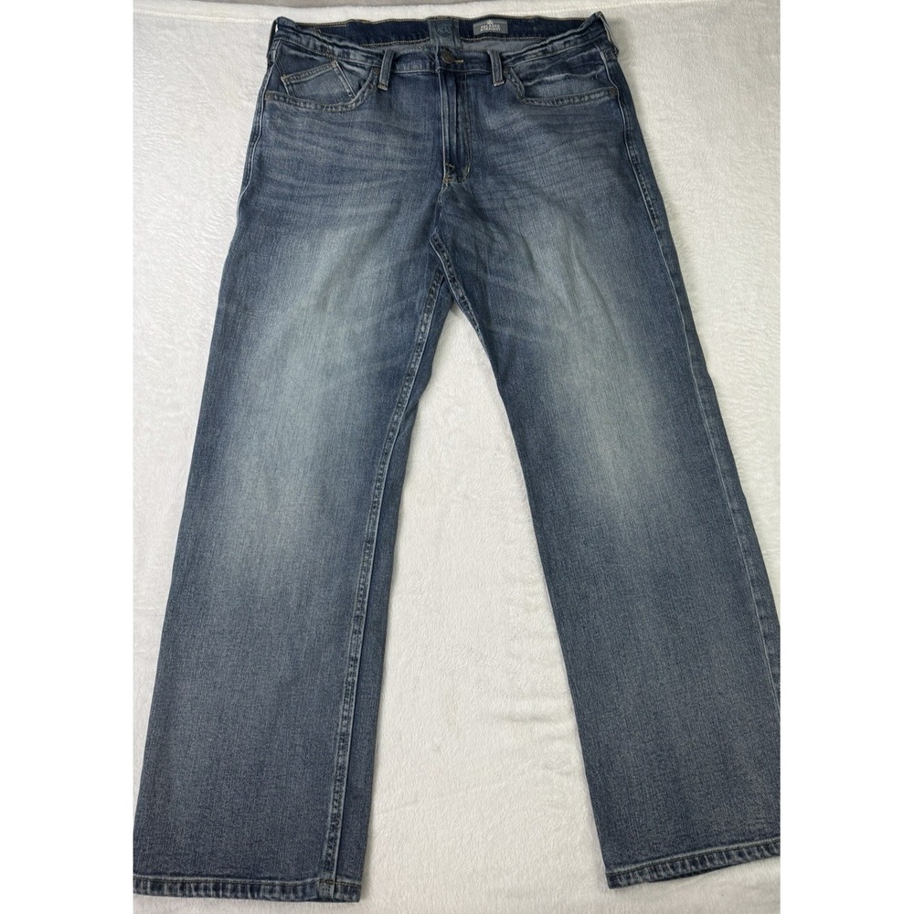Rock & Republic Jeans Mens 36X32 (actual) Relaxed Straight Medium Washed